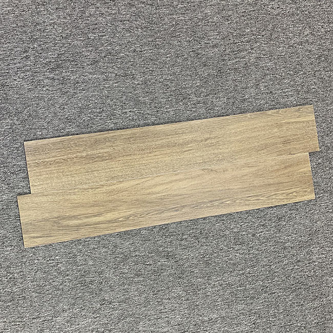 Telhas de madeira de imitação do anti carvalho da superfície áspera do deslizamento 150*900mm para a sala de visitas