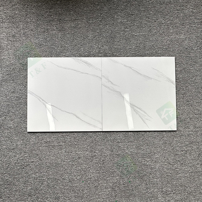 O mármore vitrificado lustroso do anti deslizamento do hotel telha o desgaste branco da cor do corpo completo - resistente