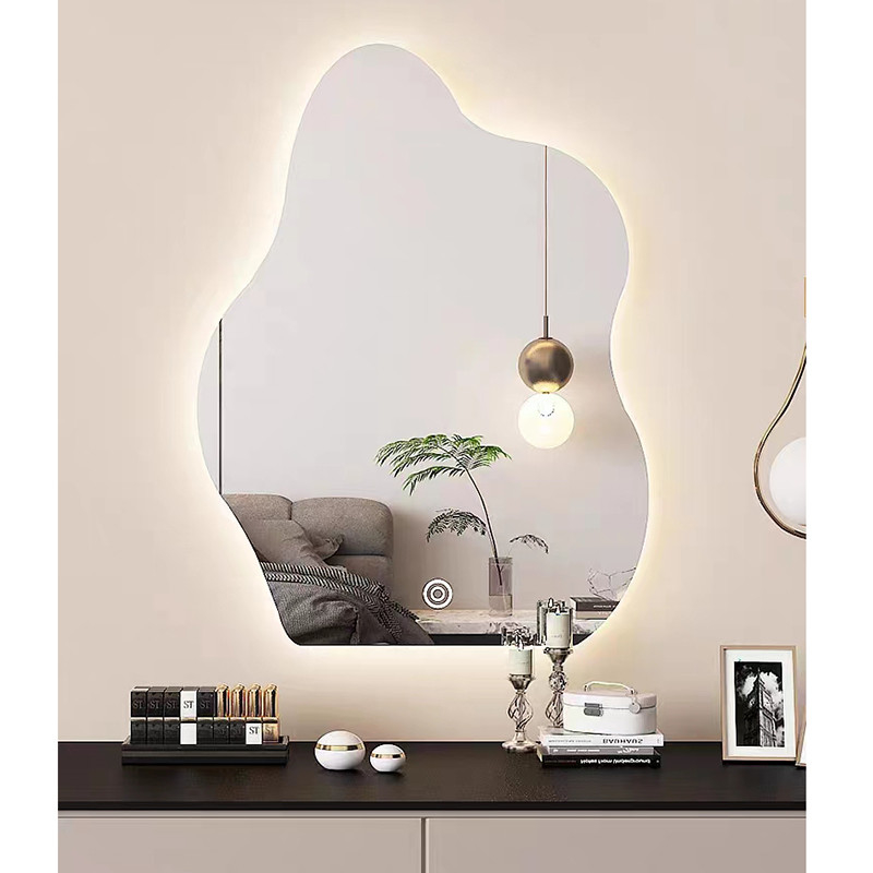 Nuvem irregular o espelho dado forma Smart da decoração de tapeçaria conduziu o espelho da parede para o banheiro