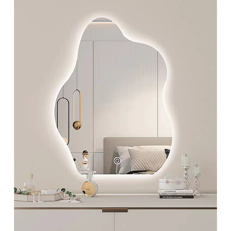 Nuvem irregular o espelho dado forma Smart da decoração de tapeçaria conduziu o espelho da parede para o banheiro