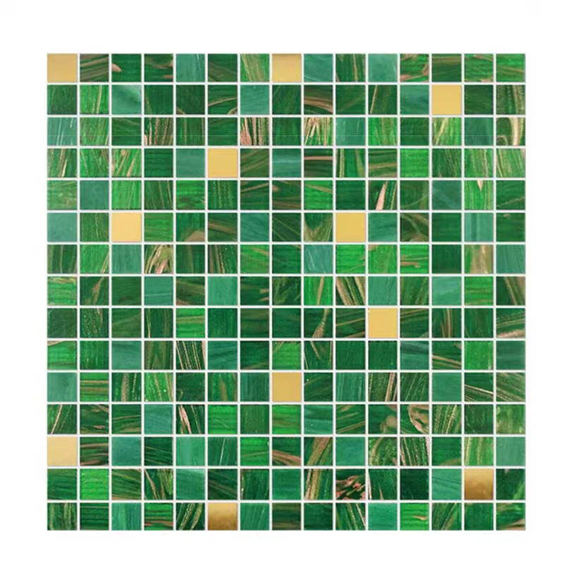 Telhas de mosaico de vidro verdes do estilo retro clássico com linha telhas do ouro da parede do fundo do toalete do banheiro
