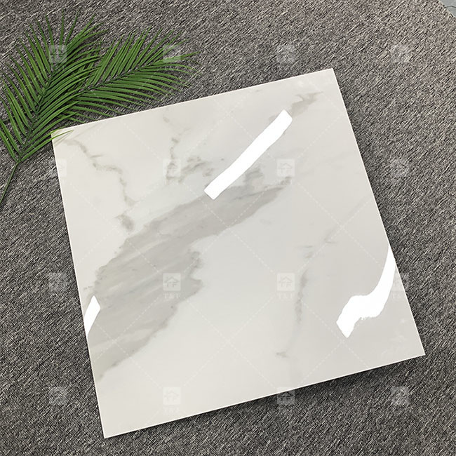 600x600mm Chapas de porcelana de mármore branco padrão para piso